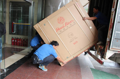 新兴镇钢琴贵重工艺品无忧运